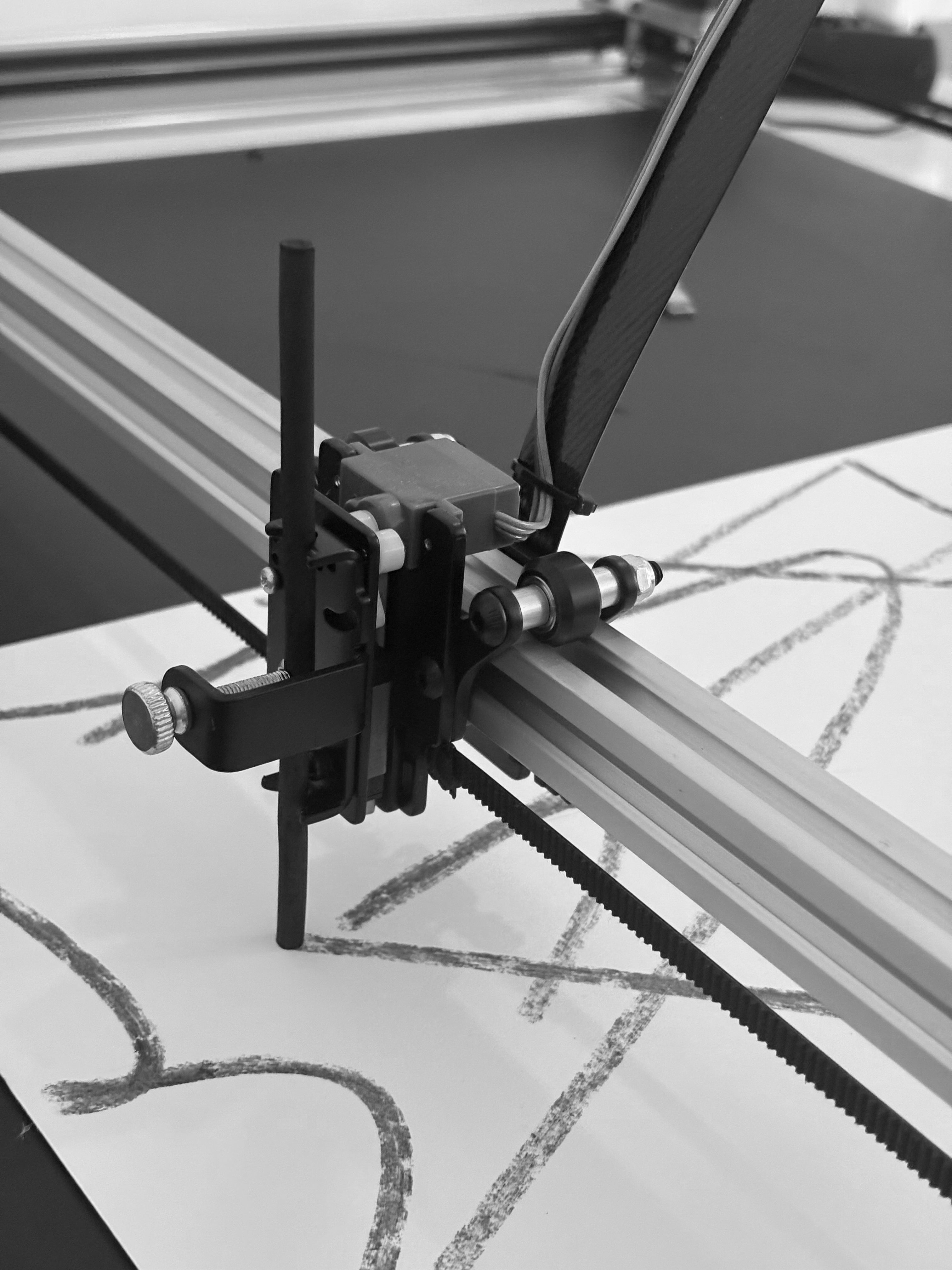 UUNA TEK ArtStation 2436 | Großformatiger Kunstplotter und Produktionssystem für generative Kunst in institutioneller Qualität (36” × 24”)